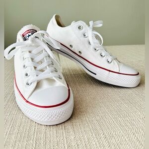 NIB Converse Chuck Taylor All Star Low Top Sneakers - White - Women’s 8/ Men's 6